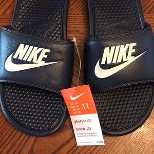Men’s NIKE Benassi JDI Sandal ..BRAND NEW